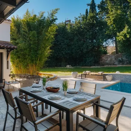 Aavaas Villa